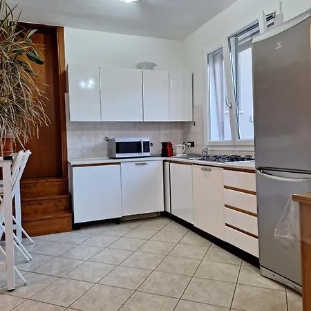 Cozy With Parking & Wi -fi Apartmán