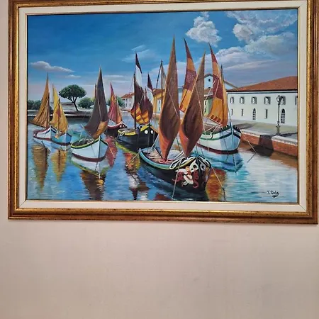 Cozy With Parking & Wi -fi *