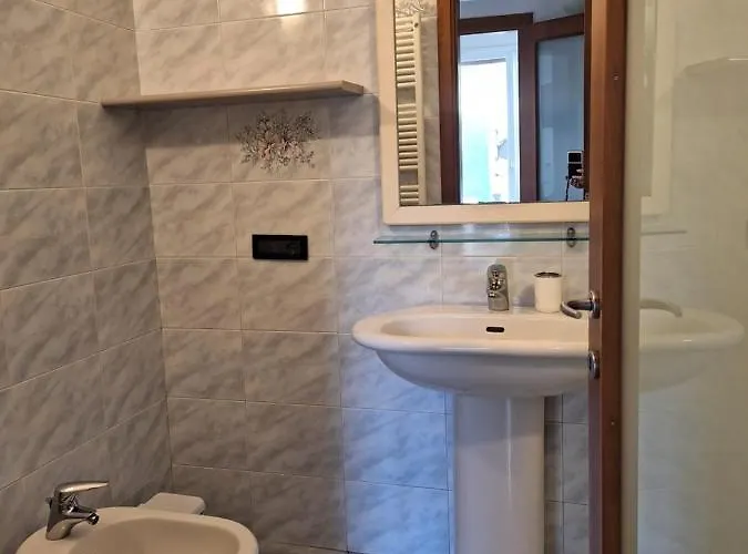 Cozy With Parking & Wi -fi *