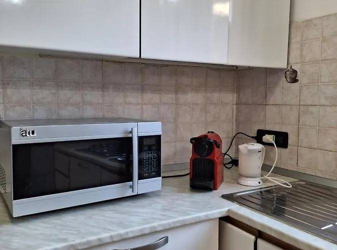 Cozy With Parking & Wi -fi Apartment *