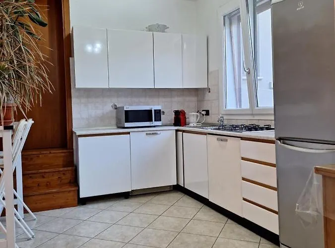 Cozy With Parking & Wi -fi Apartment